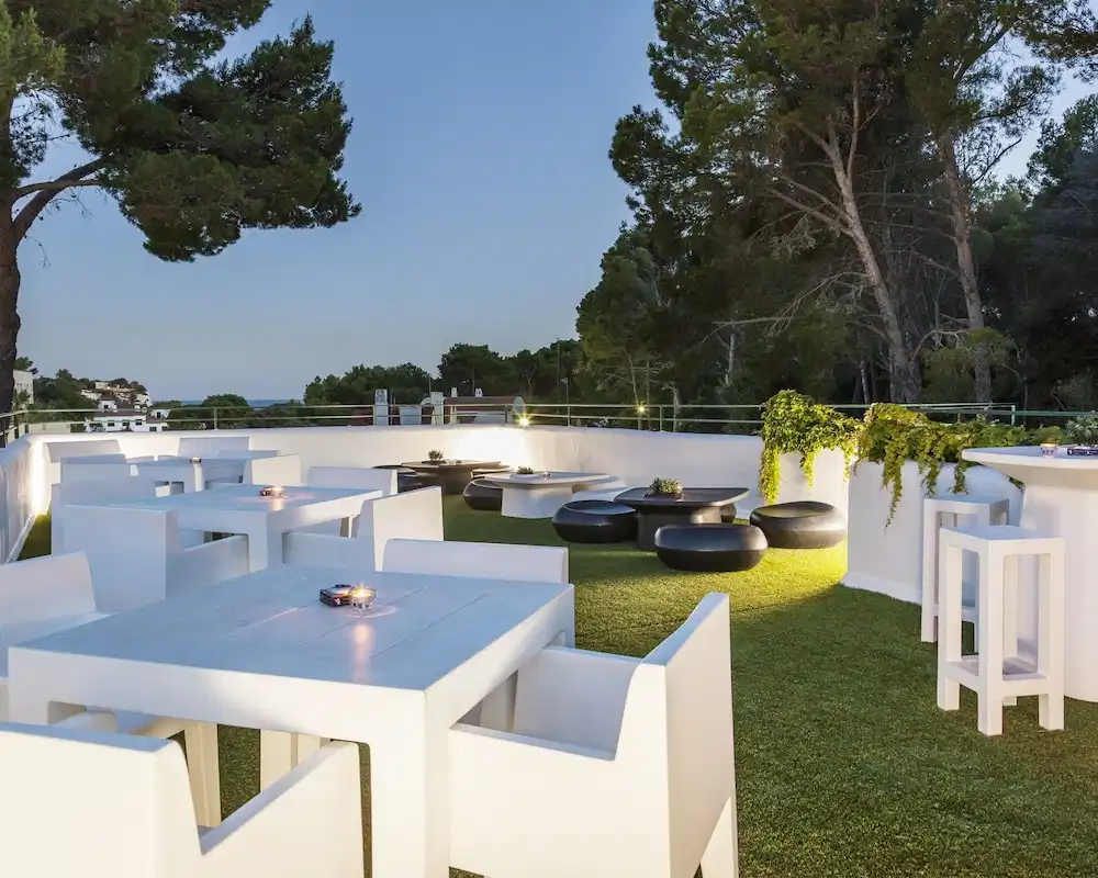 Hotel ILUNION Menorca — Restaurant & bars in Cala Galdana, Balearic Islands