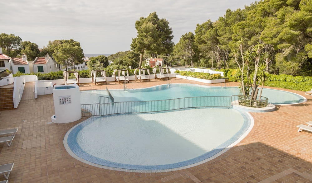 Hotel ILUNION Menorca — Swimming pool in Cala Galdana, Balearic Islands