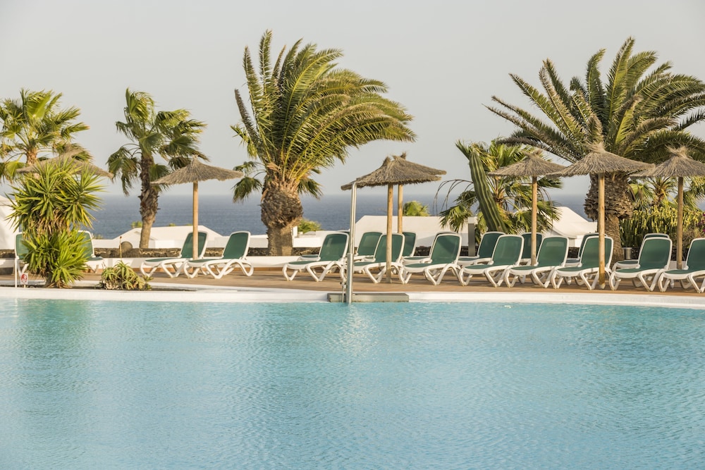 Aparthotel ILUNION Costa Sal Lanzarote — Swimming pool in Puerto del Carmen, Canary Islands