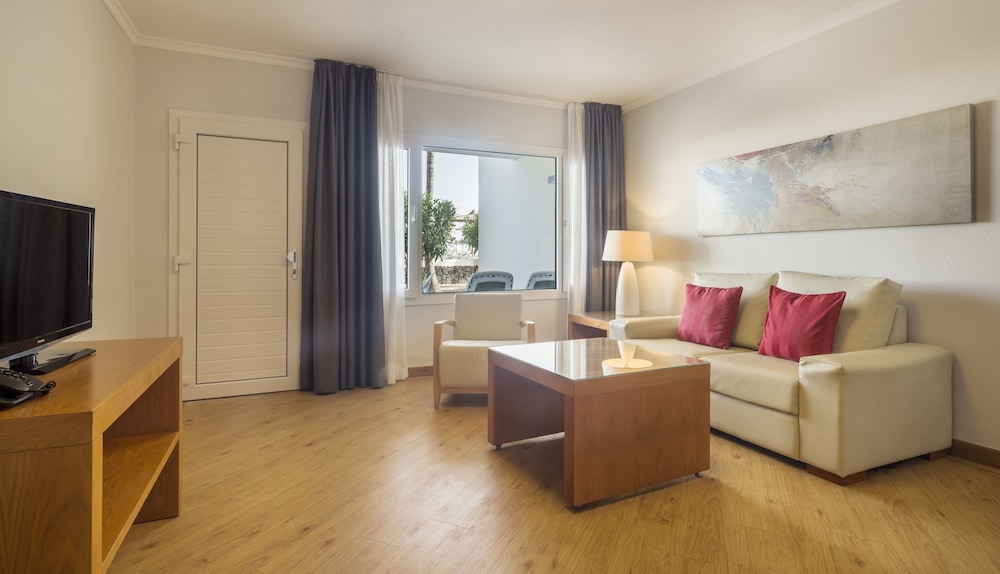 Aparthotel ILUNION Costa Sal Lanzarote — Hotel rooms in Puerto del Carmen, Canary Islands