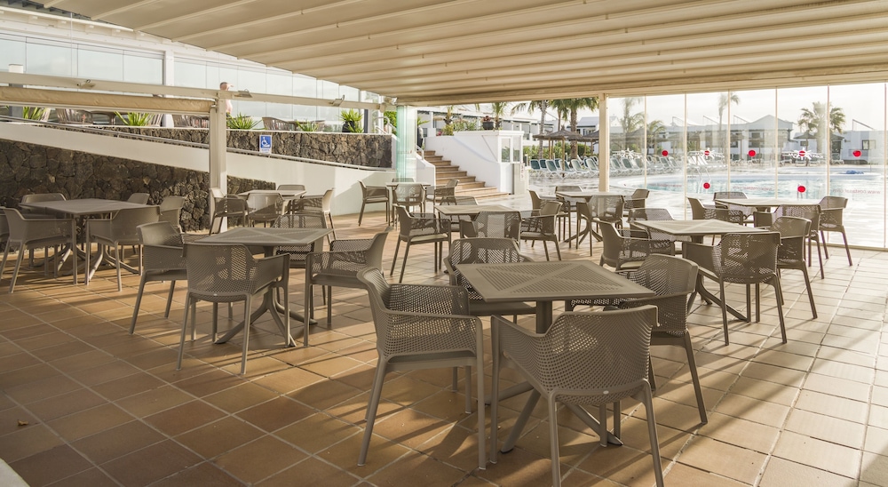 Aparthotel ILUNION Costa Sal Lanzarote — Restaurant & bars in Puerto del Carmen, Canary Islands