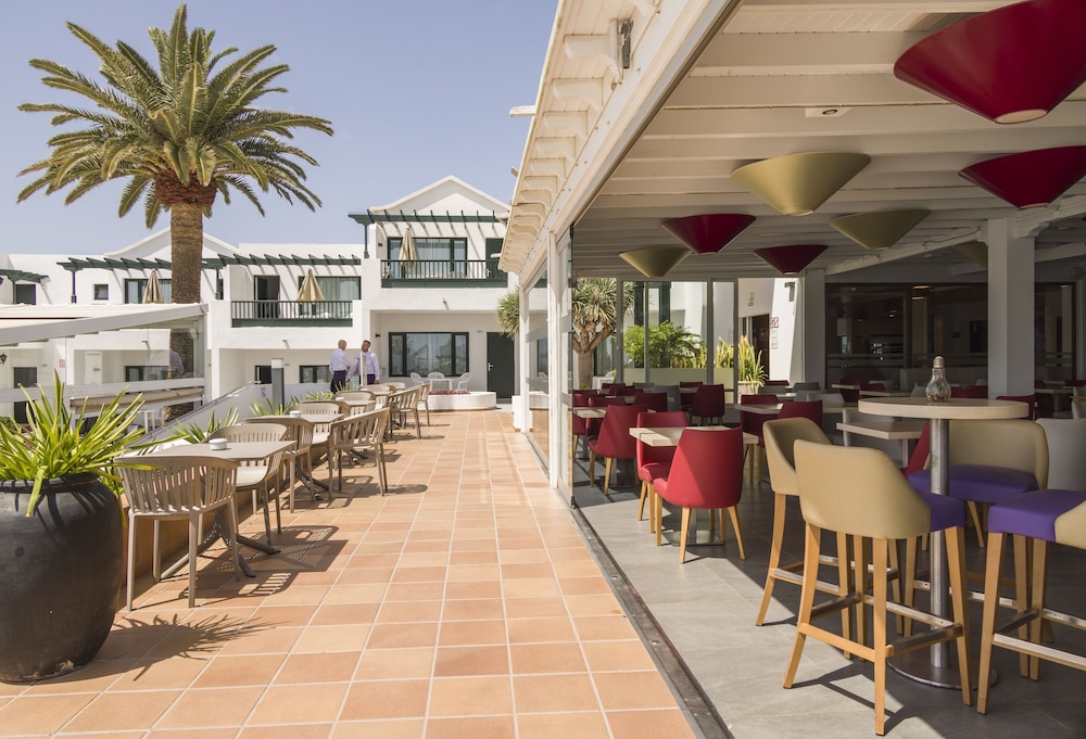 Aparthotel ILUNION Costa Sal Lanzarote — Restaurant & bars in Puerto del Carmen, Canary Islands
