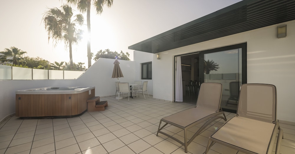 Aparthotel ILUNION Costa Sal Lanzarote — Spa in Puerto del Carmen, Canary Islands