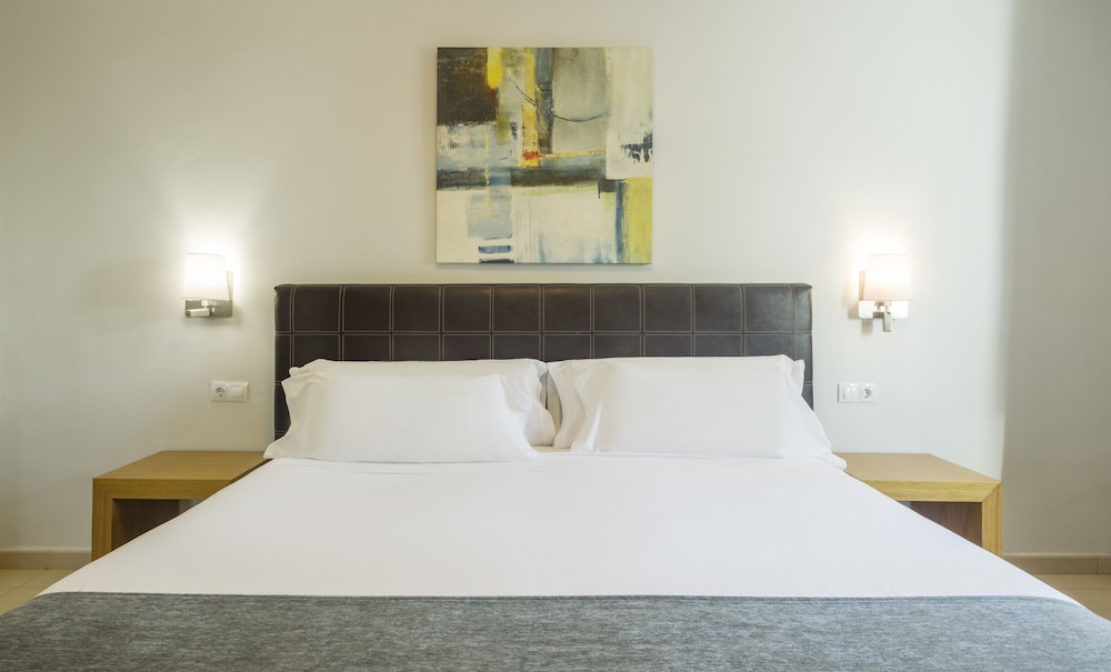 Aparthotel ILUNION Costa Sal Lanzarote — Hotel rooms in Puerto del Carmen, Canary Islands