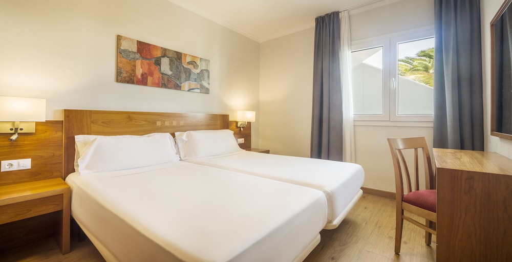 Aparthotel ILUNION Costa Sal Lanzarote — Hotel rooms in Puerto del Carmen, Canary Islands
