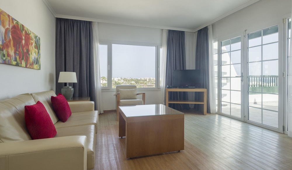 Aparthotel ILUNION Costa Sal Lanzarote — Hotel rooms in Puerto del Carmen, Canary Islands