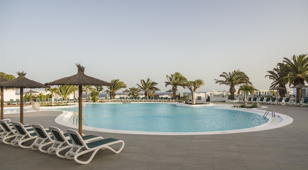 Aparthotel ILUNION Costa Sal Lanzarote — Swimming pool in Puerto del Carmen, Canary Islands