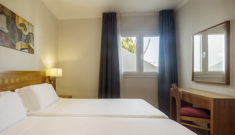 Aparthotel ILUNION Costa Sal Lanzarote — Hotel rooms in Puerto del Carmen, Canary Islands