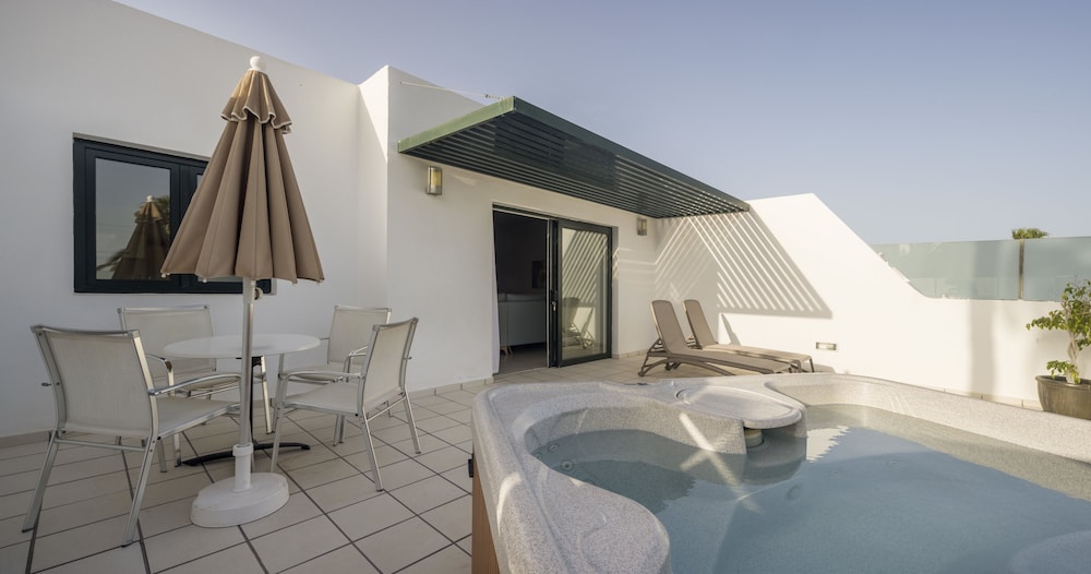 Aparthotel ILUNION Costa Sal Lanzarote — Spa in Puerto del Carmen, Canary Islands