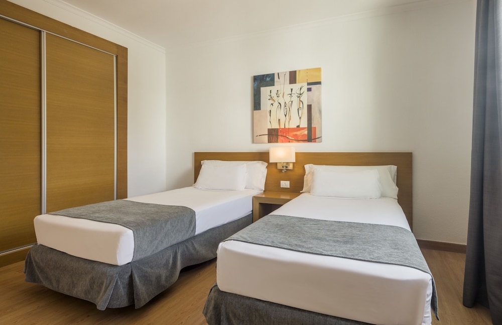 Aparthotel ILUNION Costa Sal Lanzarote — Hotel rooms in Puerto del Carmen, Canary Islands