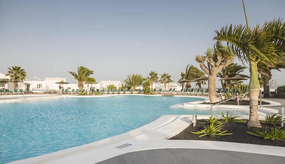 Aparthotel ILUNION Costa Sal Lanzarote — Swimming pool in Puerto del Carmen, Canary Islands