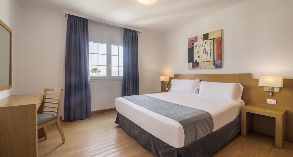 Aparthotel ILUNION Costa Sal Lanzarote — Hotel rooms in Puerto del Carmen, Canary Islands