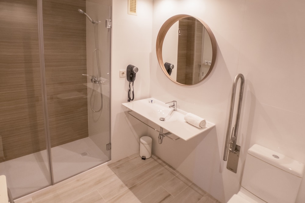 Aparthotel CYE Holiday Centre — Hotel rooms in Salou, Catalonia