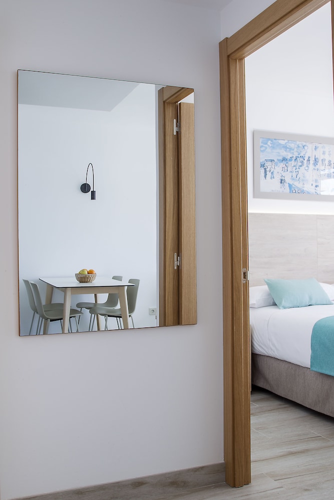 Aparthotel CYE Holiday Centre — Hotel rooms in Salou, Catalonia