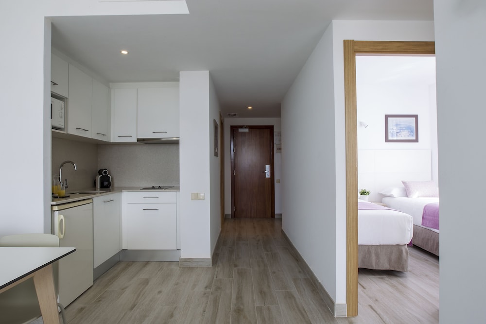 Aparthotel CYE Holiday Centre — Hotel rooms in Salou, Catalonia