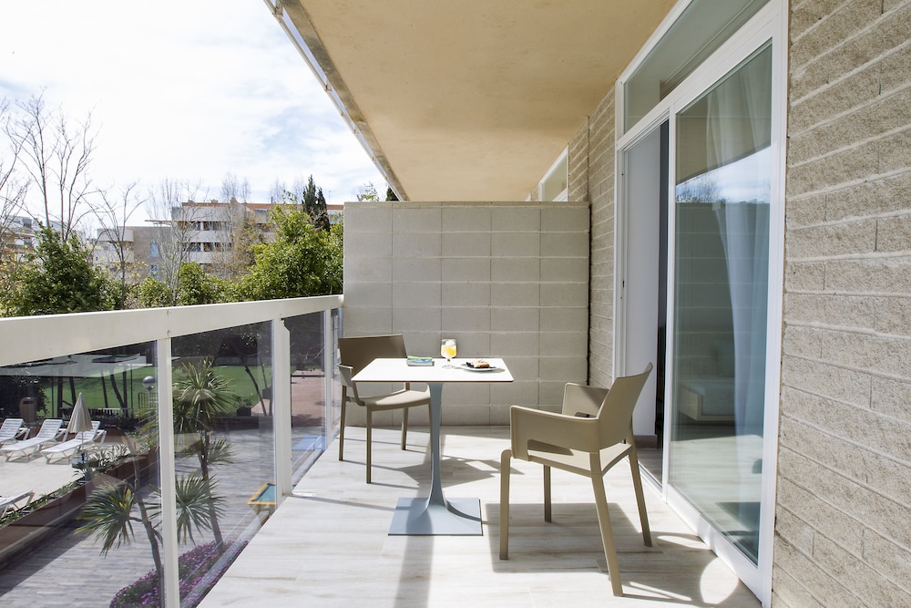 Aparthotel CYE Holiday Centre — Hotel rooms in Salou, Catalonia