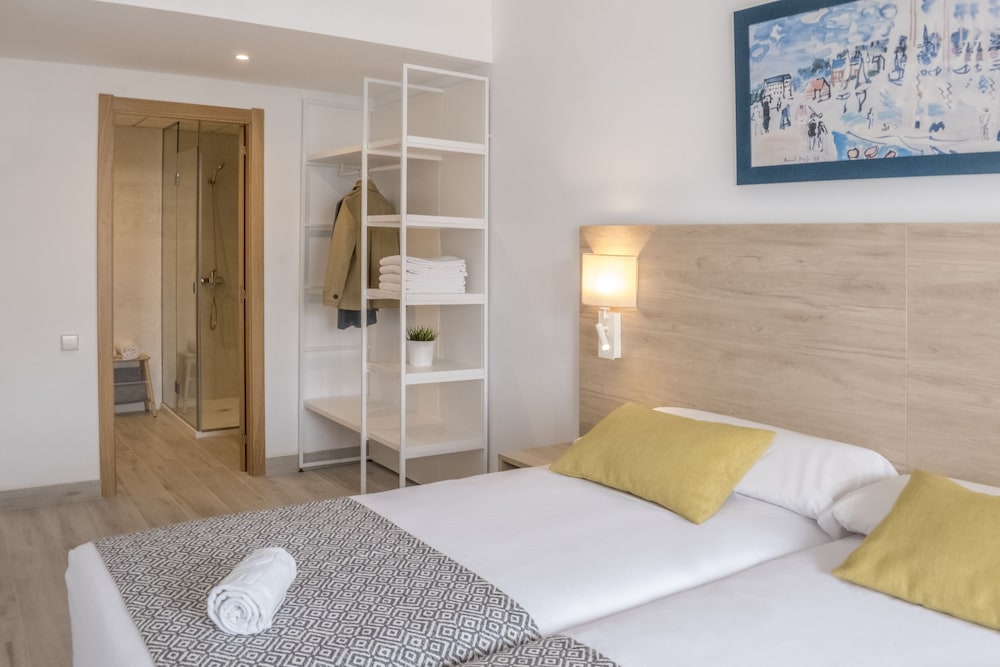 Aparthotel CYE Holiday Centre — Hotel rooms in Salou, Catalonia