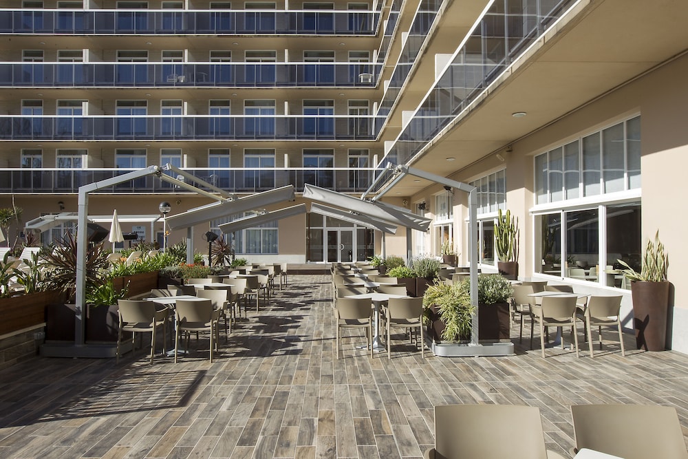 Aparthotel CYE Holiday Centre — Restaurant & bars in Salou, Catalonia