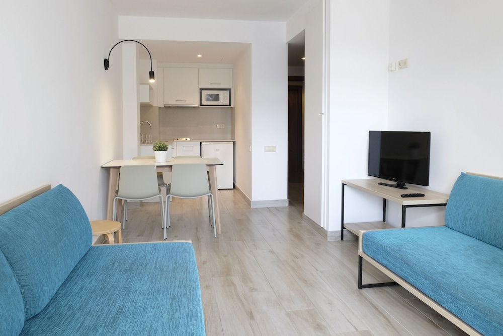 Aparthotel CYE Holiday Centre — Hotel rooms in Salou, Catalonia