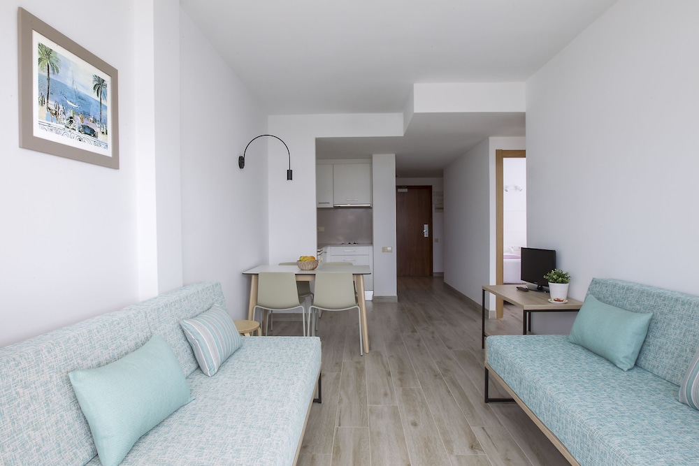 Aparthotel CYE Holiday Centre — Hotel rooms in Salou, Catalonia