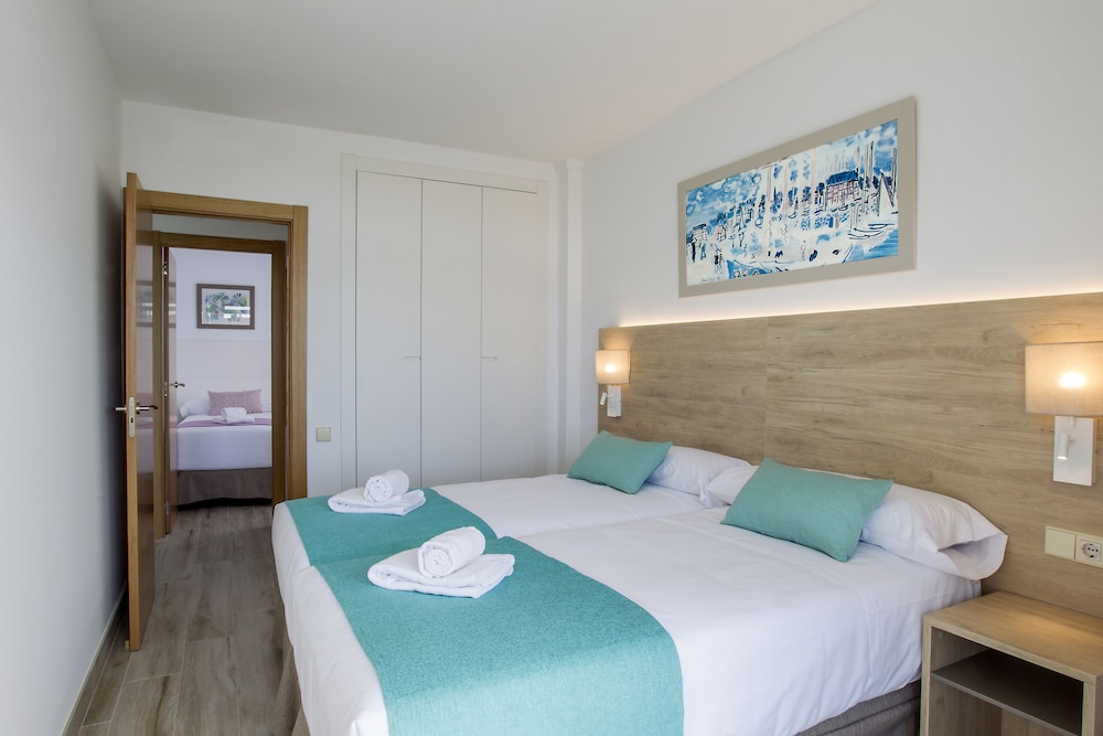 Aparthotel CYE Holiday Centre — Hotel rooms in Salou, Catalonia