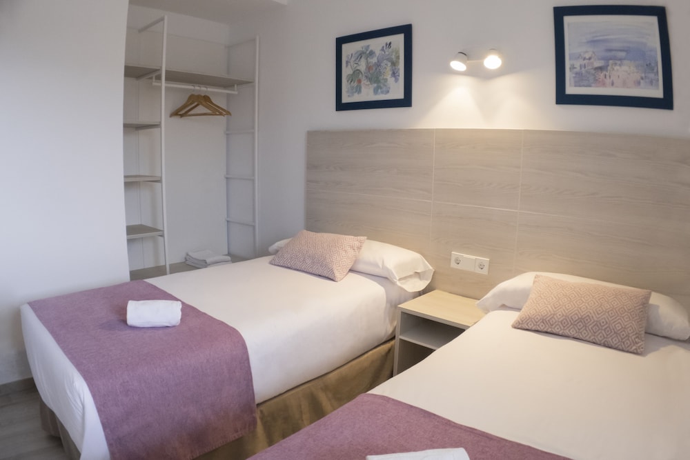 Aparthotel CYE Holiday Centre — Hotel rooms in Salou, Catalonia
