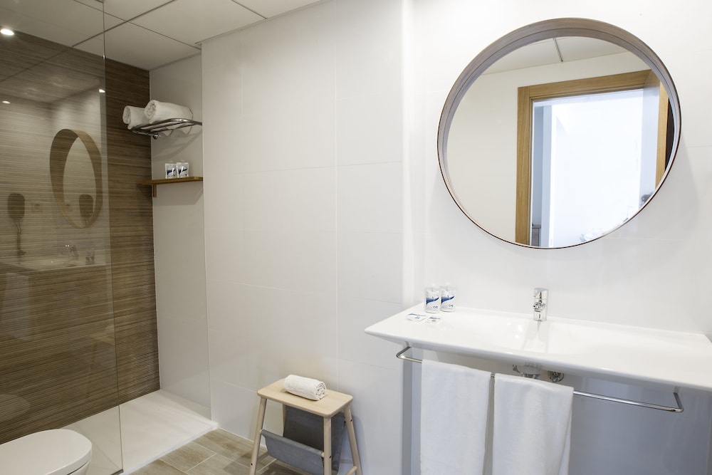 Aparthotel CYE Holiday Centre — Hotel rooms in Salou, Catalonia