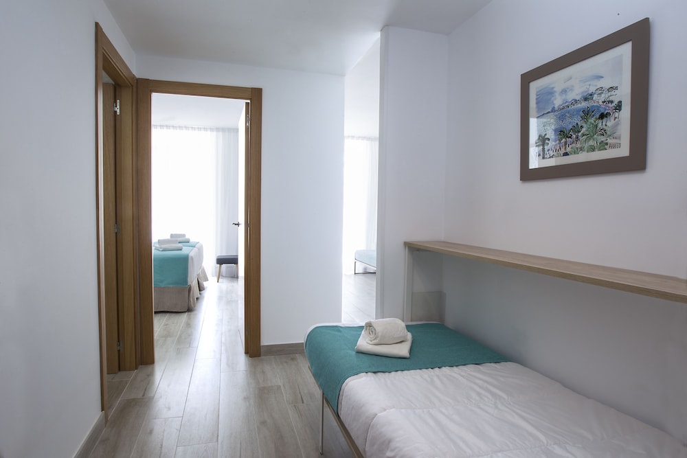 Aparthotel CYE Holiday Centre — Hotel rooms in Salou, Catalonia