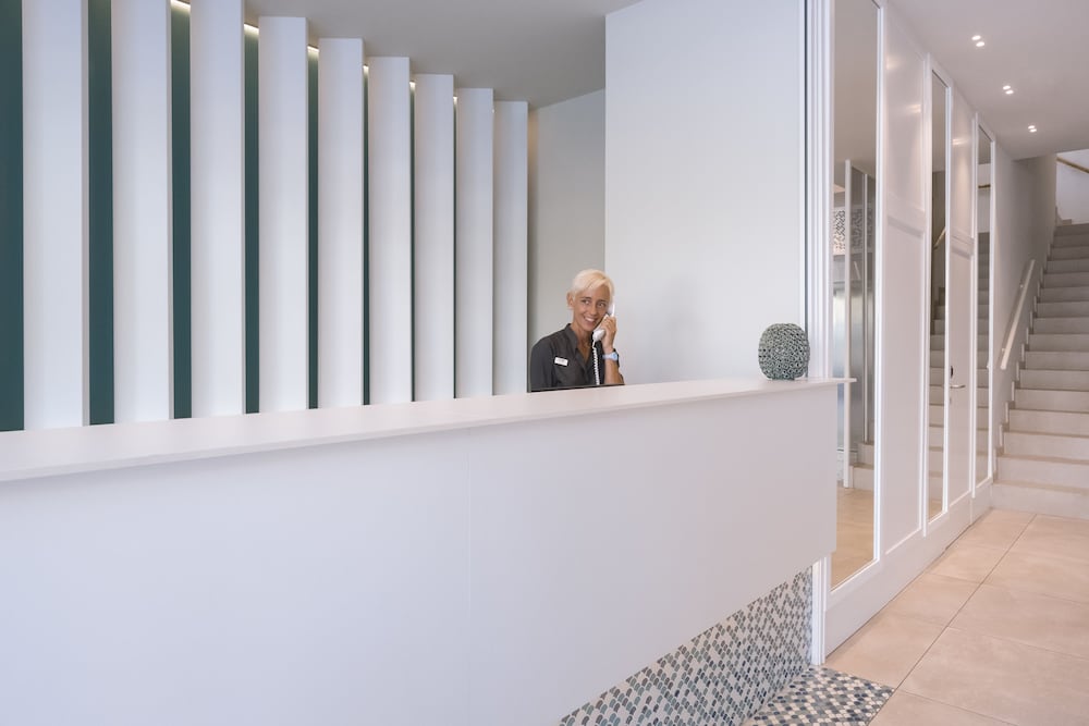 Apartaments CYE SALOU — Hotel building in Salou, Catalonia