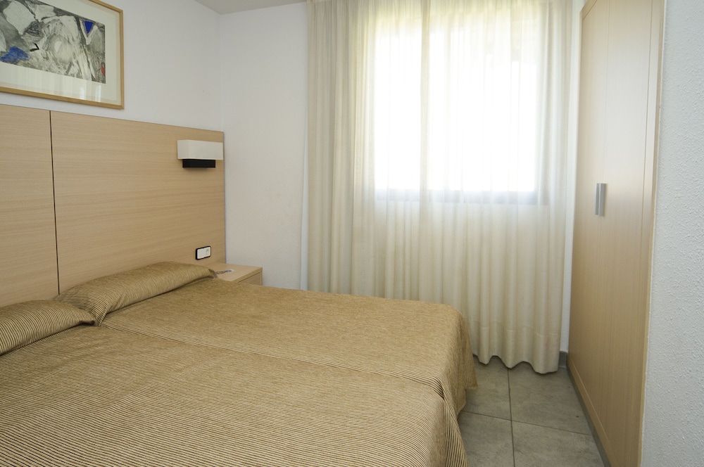 Apartaments CYE SALOU — Hotel rooms in Salou, Catalonia