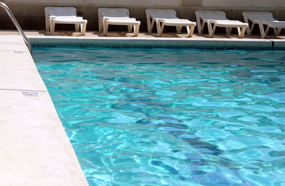 Apartaments CYE SALOU — Swimming pool in Salou, Catalonia