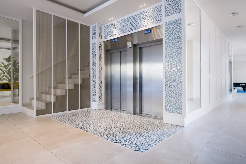 Apartaments CYE SALOU — Hotel building in Salou, Catalonia