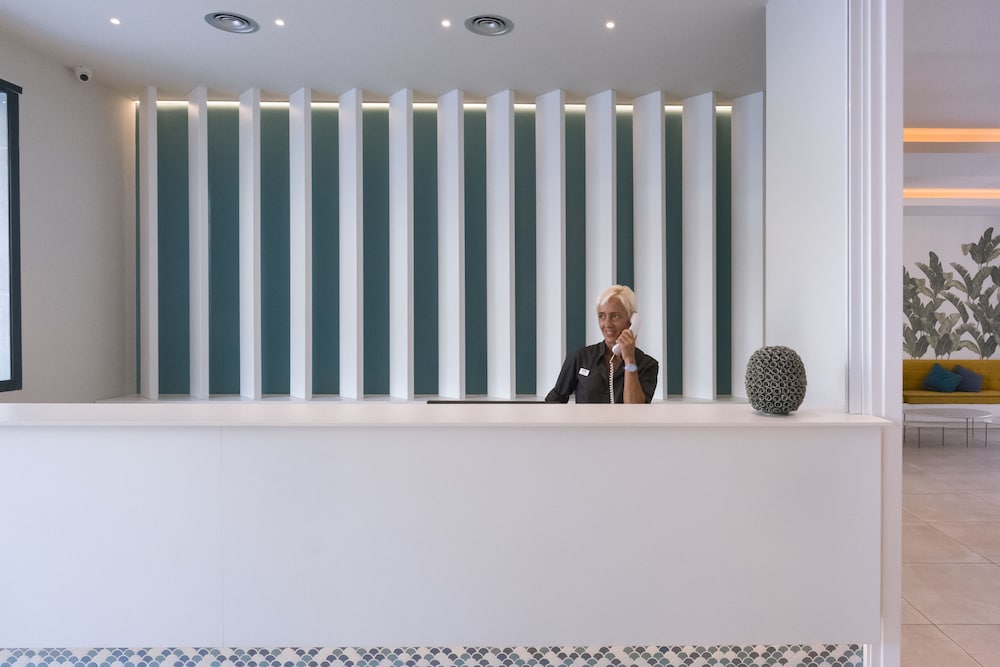 Apartaments CYE SALOU — Hotel building in Salou, Catalonia