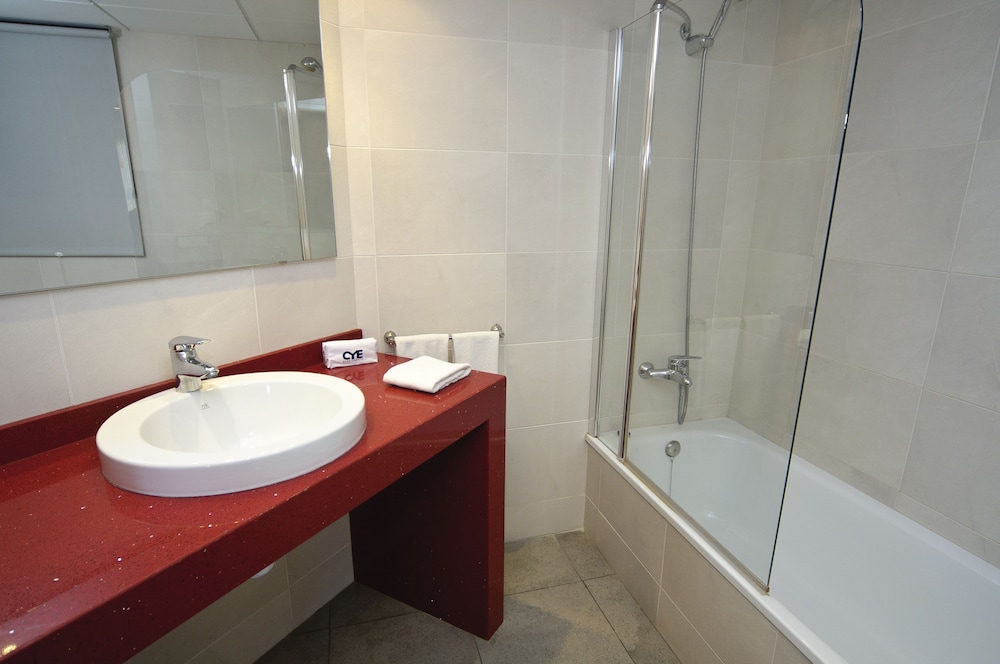 Apartaments CYE SALOU — Hotel rooms in Salou, Catalonia