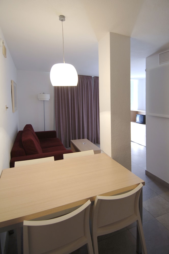 Apartaments CYE SALOU — Hotel rooms in Salou, Catalonia