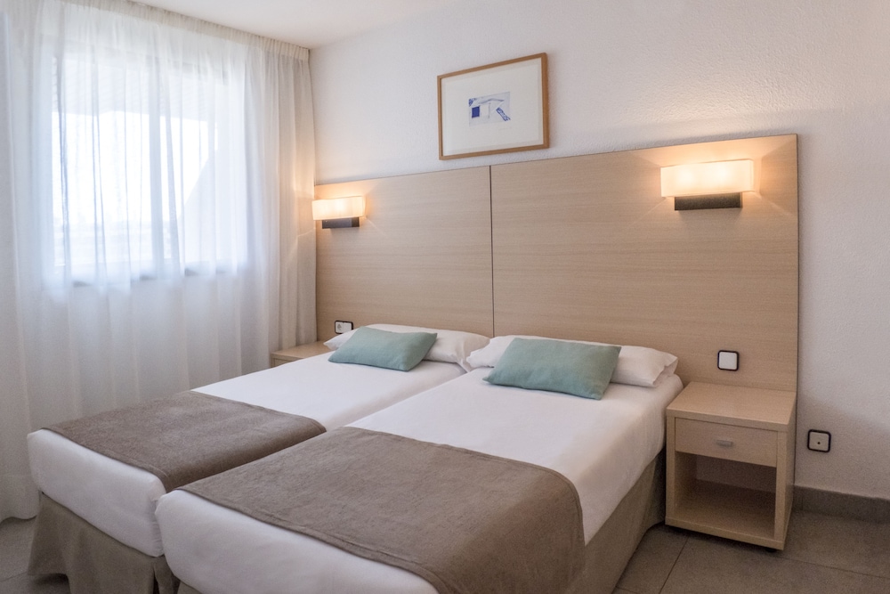 Apartaments CYE SALOU — Hotel rooms in Salou, Catalonia