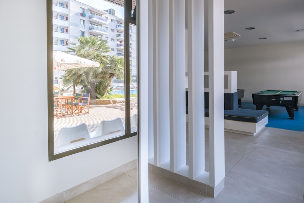 Apartaments CYE SALOU — Swimming pool in Salou, Catalonia