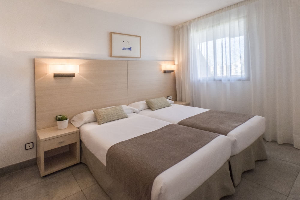 Apartaments CYE SALOU — Hotel rooms in Salou, Catalonia