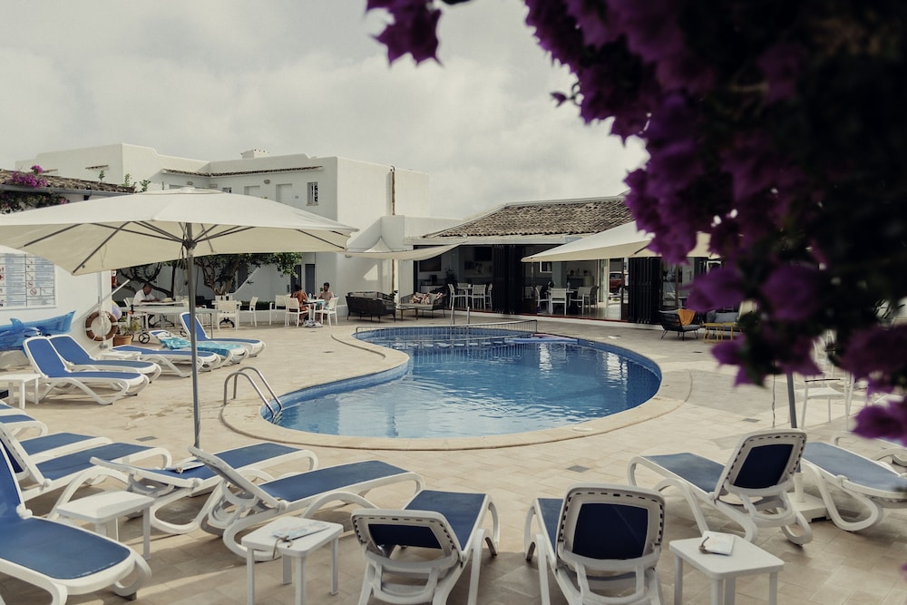 Hotel d´Or — Swimming pool in Cala d´Or, Balearic Islands