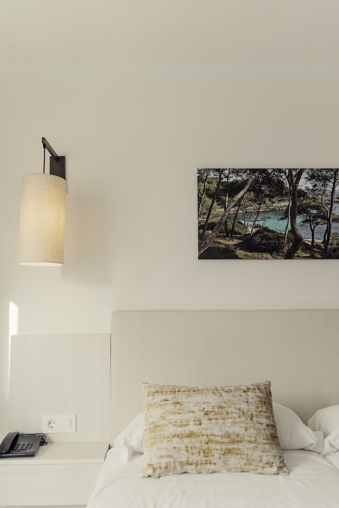 Hotel d´Or — Hotel rooms in Cala d´Or, Balearic Islands