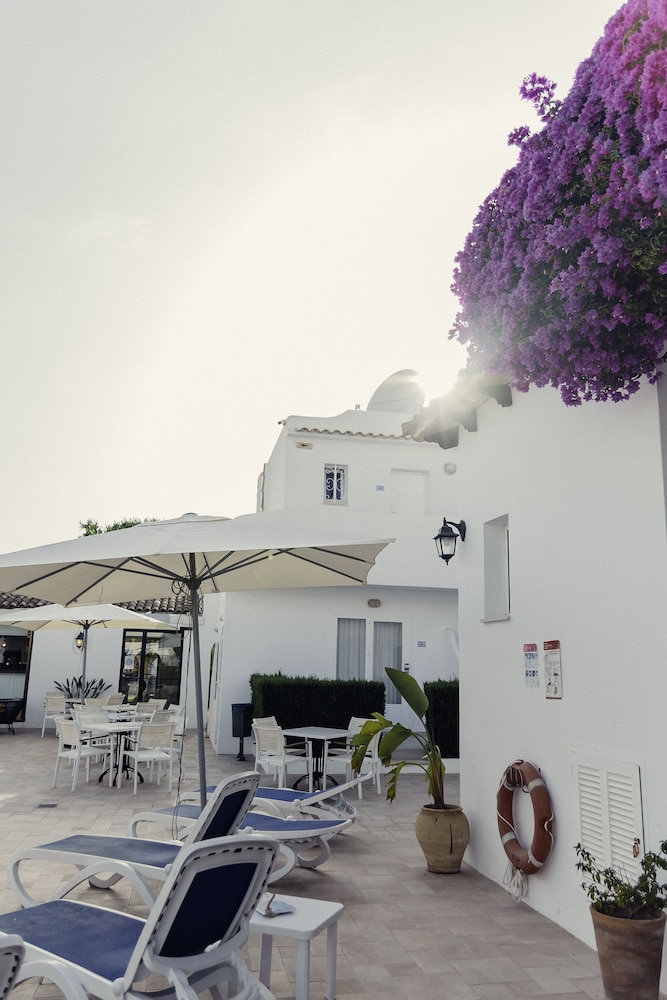 Hotel d´Or — Hotel building in Cala d´Or, Balearic Islands