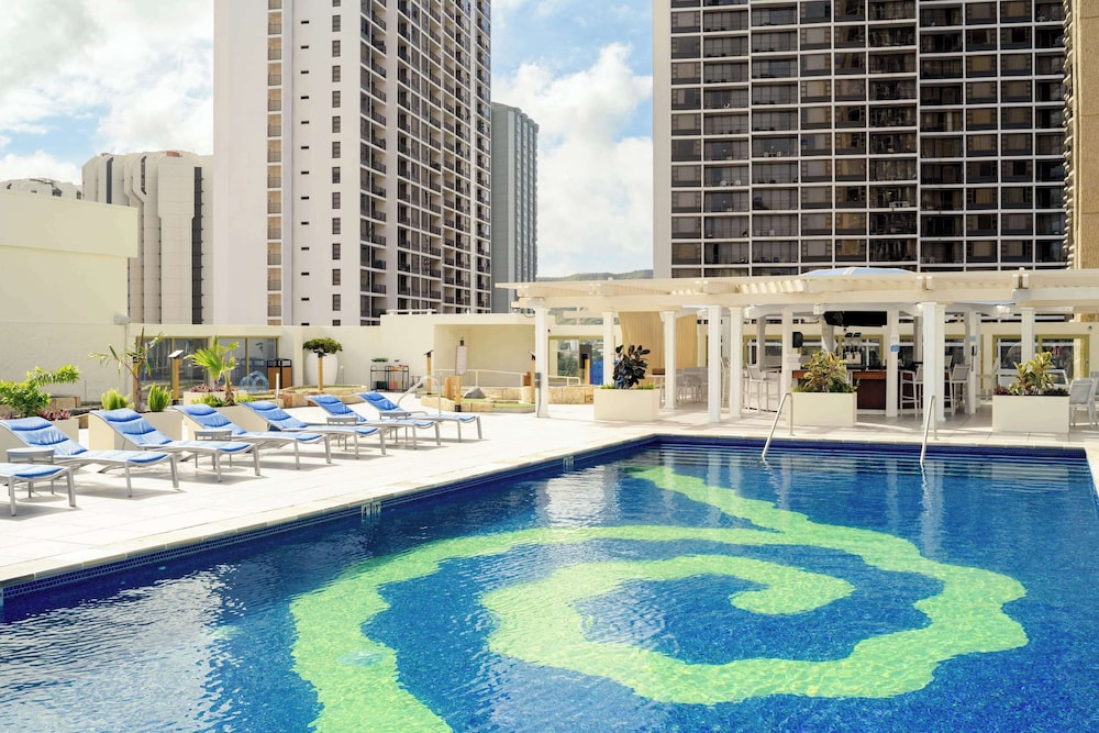 Hilton Waikiki Beach Resort & Spa — Swimming pool in Honolulu, Hawaii