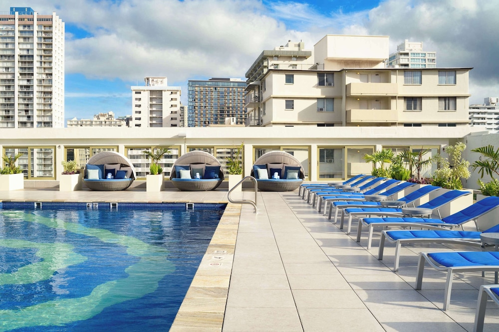 Hilton Waikiki Beach Resort & Spa — Swimming pool in Honolulu, Hawaii