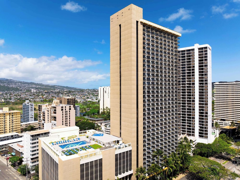 Hilton Waikiki Beach Resort & Spa — Hotel building in Honolulu, Hawaii