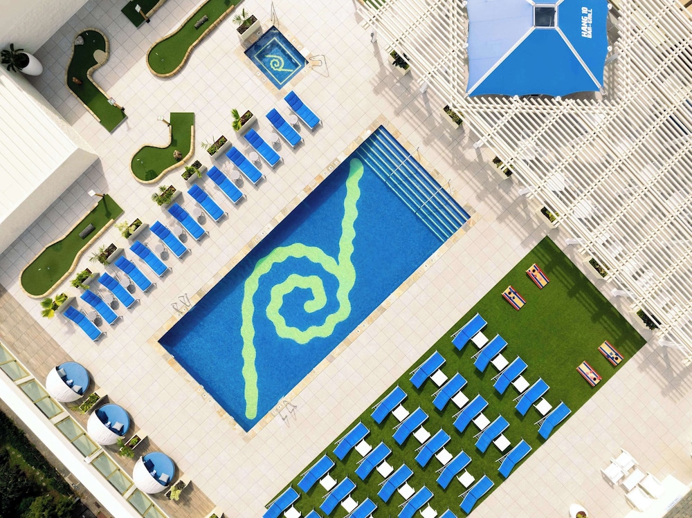 Hilton Waikiki Beach Resort & Spa — Sports & recreation in Honolulu, Hawaii
