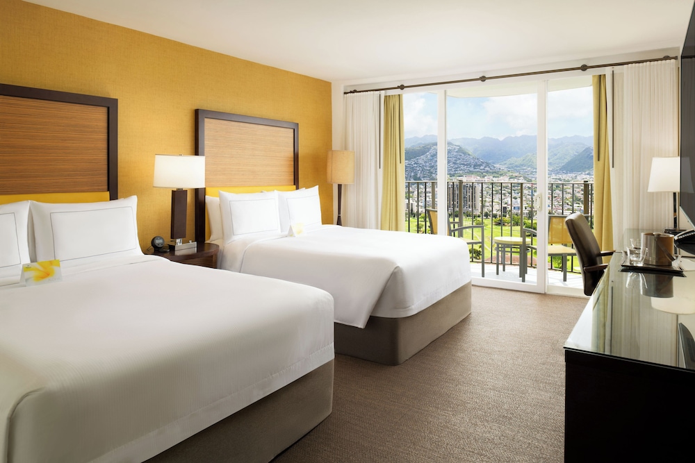 Hilton Waikiki Beach Resort & Spa — Hotel rooms in Honolulu, Hawaii