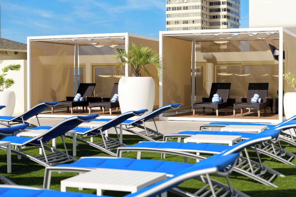 Hilton Waikiki Beach Resort & Spa — Swimming pool in Honolulu, Hawaii