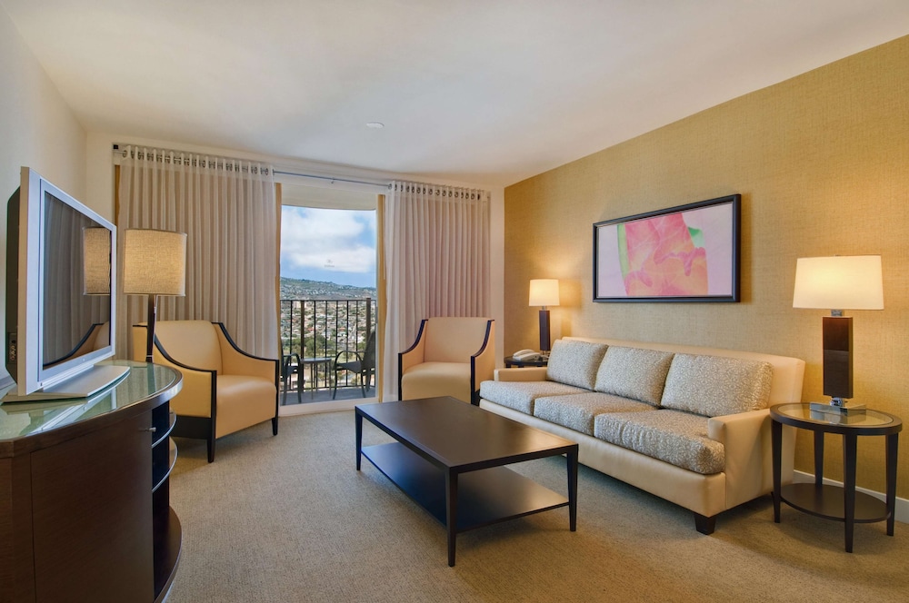 Hilton Waikiki Beach Resort & Spa — Hotel rooms in Honolulu, Hawaii