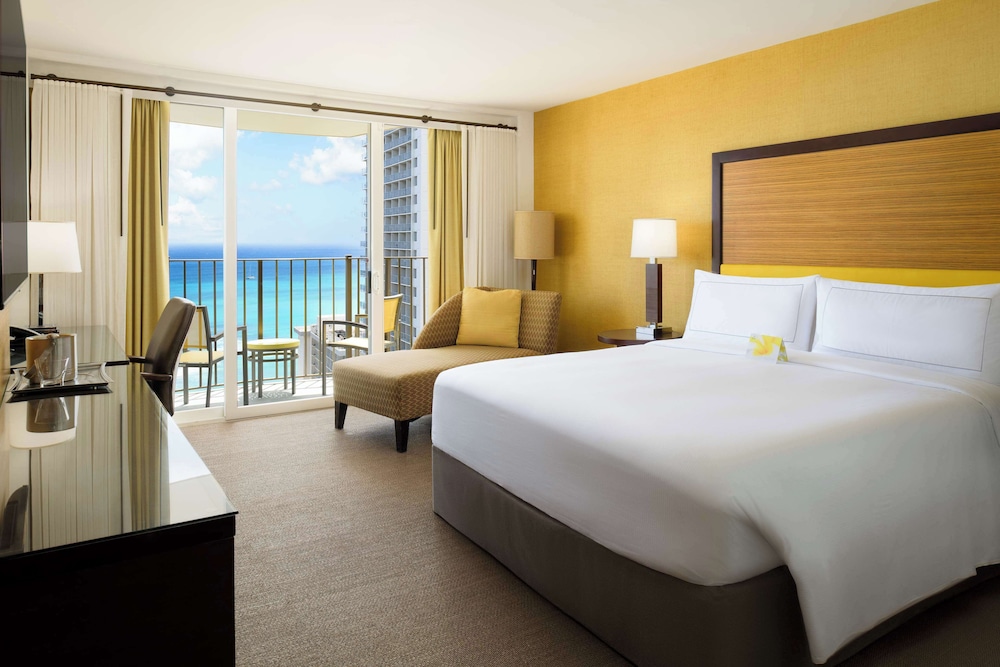 Hilton Waikiki Beach Resort & Spa — Hotel rooms in Honolulu, Hawaii