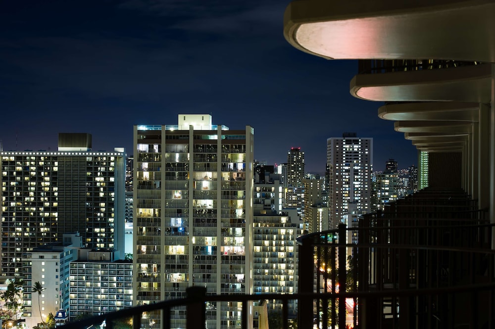 Hilton Waikiki Beach Resort & Spa — Hotel building in Honolulu, Hawaii